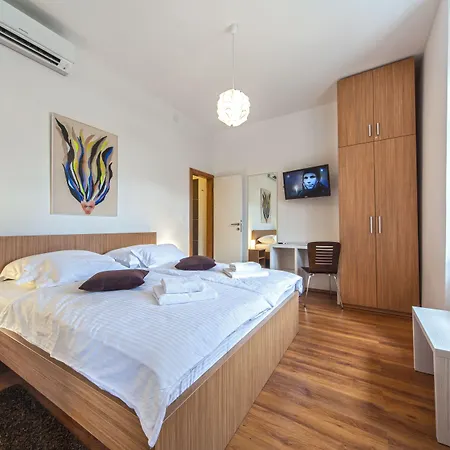 Marmontova Luxury Gasthuis 4*
