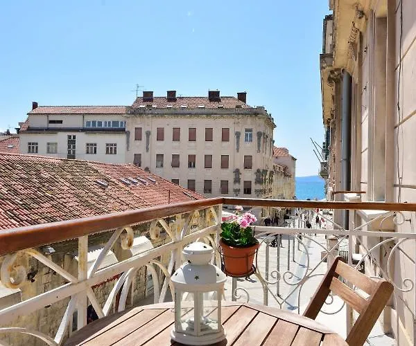 Marmontova Luxury Gasthuis 4*