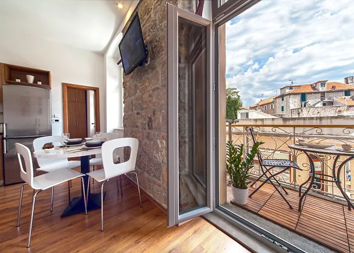 Marmontova Luxury Gasthuis 4*