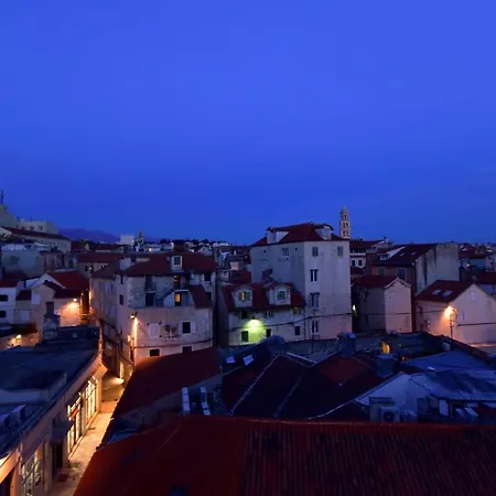 Marmontova Luxury Konukevi 4*