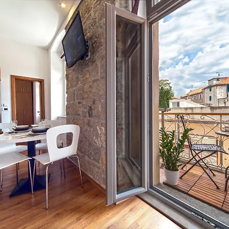 Marmontova Luxury Konukevi 4*