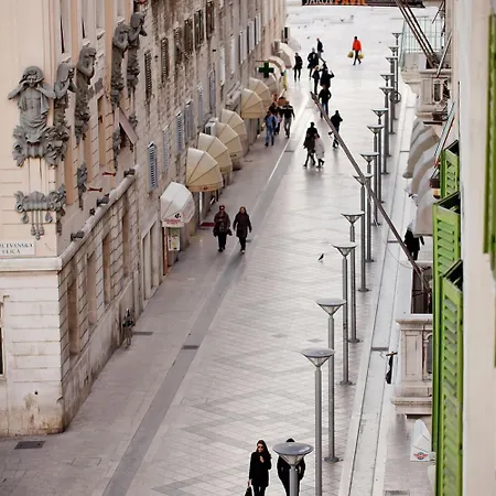 Marmontova Luxury Konukevi 4*