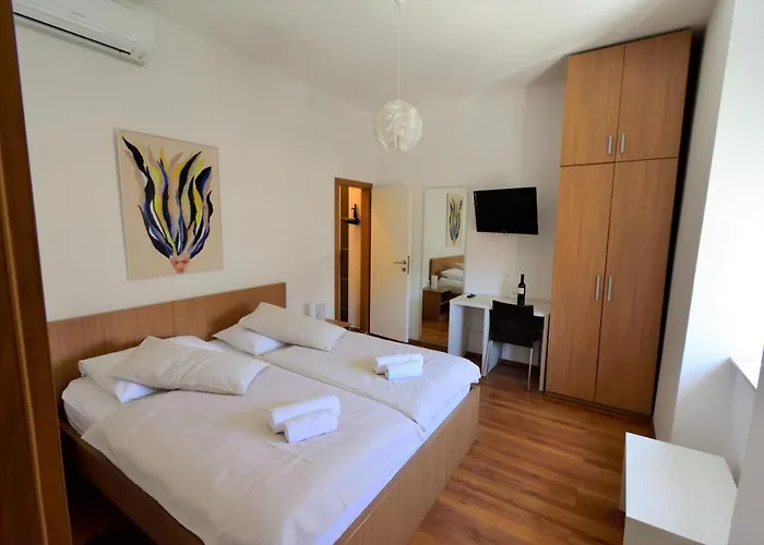 Πανσιόν Marmontova Luxury 4*