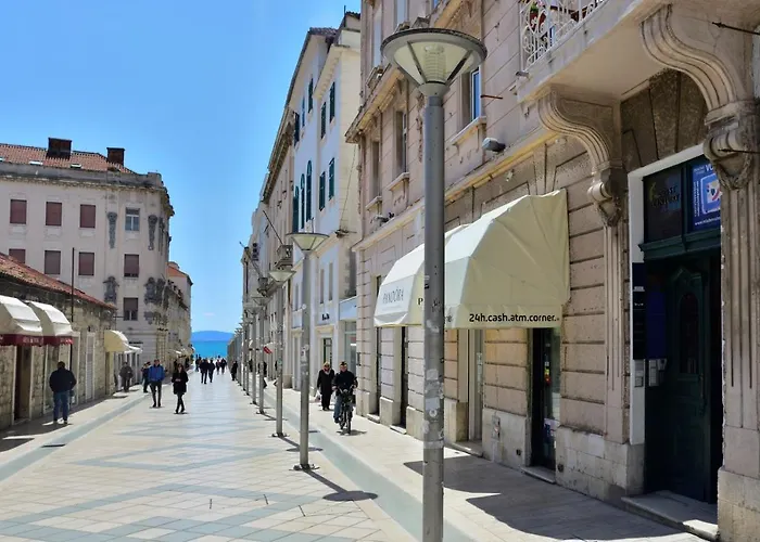 Πανσιόν Marmontova Luxury Σπλιτ