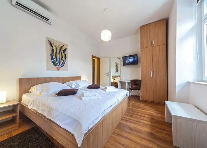 Marmontova Luxury Πανσιόν 4*