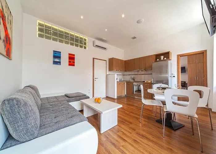 Marmontova Luxury 4* Σπλιτ